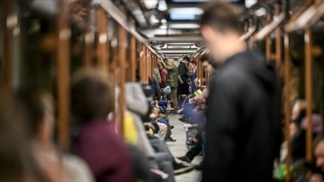 D&uuml;nya n&uuml;fusu, artış hızı d&uuml;şmesine rağmen 8 milyarı ge&ccedil;ti