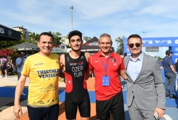 D&uuml;nya Paratriatlon Kupası&rsquo;nda milli paratriatlet Uğurcan &Ouml;zer birinci oldu
