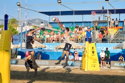 D&uuml;nya Plaj Voleybolunun Kalbi Alanya&rsquo;da Attı