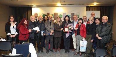 D&uuml;nya Şiir Onur &Ouml;d&uuml;l&uuml; Nisa Leyla&rsquo;ya verildi
