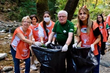 D&uuml;nya Temizlik G&uuml;n&uuml;'nde Bursa Osmangazi Belediyesi'nde 2 kamyon &ccedil;&ouml;p toplandı