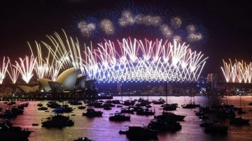 D&uuml;nya yeni yılı karşılıyor