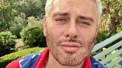 D&uuml;nyaca &uuml;nl&uuml; fotoğraf&ccedil;ı Mert Alaş hakkında yakalama kararı