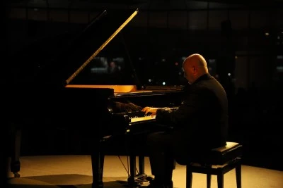 D&uuml;nyaca &uuml;nl&uuml; İtalyan piyanist Antonio Di Cristofano, Bursalı sanatseverlerle buluştu