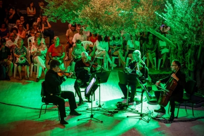 D&uuml;nyaca &Uuml;nl&uuml; Macar Gruptan Unutulmaz Gece