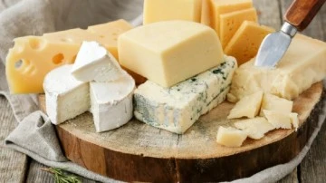 D&uuml;nyaca &uuml;nl&uuml; peynir markası &uuml;r&uuml;nlerini marketlerden toplatıyor 