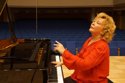 D&uuml;nyaca &Uuml;nl&uuml; Piyanist G&uuml;lsin Onay, Fas&rsquo;ta T&uuml;rkiye'yi Temsil Edecek