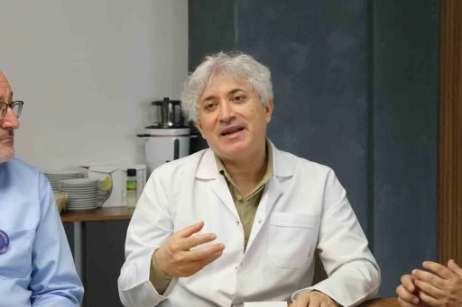 D&uuml;nyaca &uuml;nl&uuml; profes&ouml;re yapay zeka ile &uuml;r&uuml;n tanıttılar