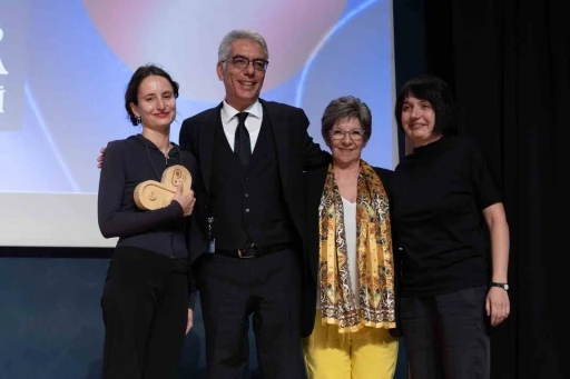 D&uuml;nyanın d&ouml;rt bir yanından &ouml;ğrenci filmleri İzmir&rsquo;de yarıştı
