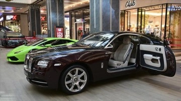 D&uuml;nyanın en l&uuml;ks otomobilleri İstanbul'da vitrine &ccedil;ıktı