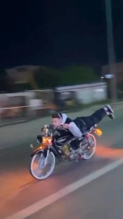 D&uuml;nyanın en pahalı uzanması... 200 bin TL ceza yedi, motosikleti bağlandı

