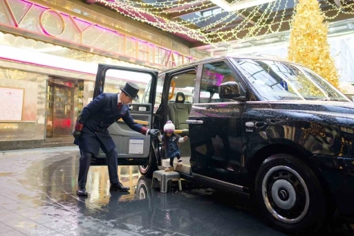 D&uuml;nyanın "en uzun ve en kısa kadını" ilk kez bir araya geldi
