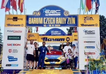 D&uuml;nyanın tek engelli kadın ralli pilotu Bursalı K&uuml;bra Denizci Keskin'den b&uuml;y&uuml;k başarı