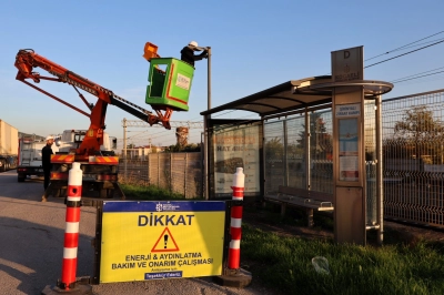 Duraklara G&uuml;neş Enerjili Aydınlatma &Ccedil;&ouml;z&uuml;m&uuml;