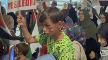 D&uuml;zce&rsquo;de binler Filistin i&ccedil;in y&uuml;r&uuml;d&uuml;
