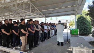 D&uuml;zce&rsquo;de kocası tarafından &ouml;ld&uuml;r&uuml;len kadın son yolculuğuna uğurlandı