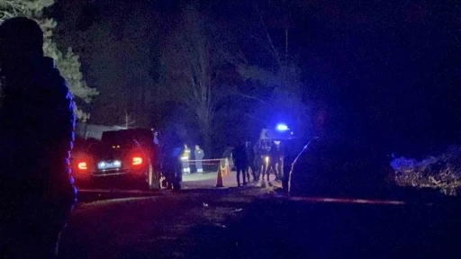 D&uuml;zce&rsquo;de ormanlık alandaki otomobil i&ccedil;erisinde bir kişi &ouml;l&uuml; bulundu
