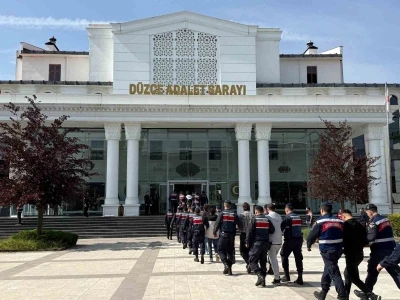 D&uuml;zce&rsquo;de uyuşturucudan 18 kişi tutuklandı
