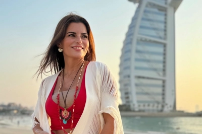 Ece Vahapoğlu, Dubai'de Dolunay Seremonisi ve Yoga Yaptırdı