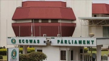 ECOWAS, b&ouml;lgedeki darbe ve g&uuml;venlik sorunları g&uuml;ndemiyle toplandı