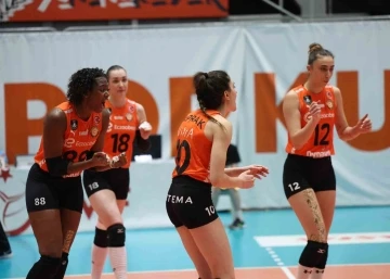 Eczacıbaşı Dynavit, evinde &uuml;&ccedil; puanın sahibi oldu
