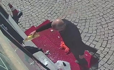 Eczaneyi ay&ccedil;i&ccedil;eği yağı d&ouml;k&uuml;p yakmaya &ccedil;alıştı