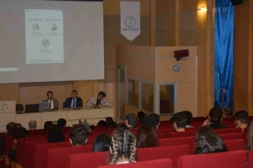 Edebiyat Fak&uuml;ltesinde T&uuml;rk Arşivciliği ve Sel&ccedil;uklu Tarih&ccedil;iliği konuşuldu
