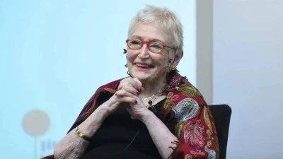 Edebiyat&ccedil;ı Pınar K&uuml;r hayatını kaybetti