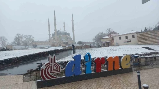Edirne&rsquo;de kar yağışı 4. g&uuml;n&uuml;nde etkisini artırıyor
