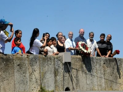 Edirne'de, Nazi Almanya'sında &ouml;ld&uuml;r&uuml;len Romanlar i&ccedil;in anma t&ouml;reni