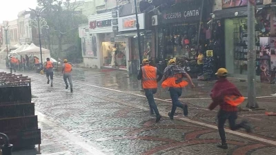 Edirne&rsquo;de şiddetli yağış ve dolu hayatı olumsuz etkiledi
