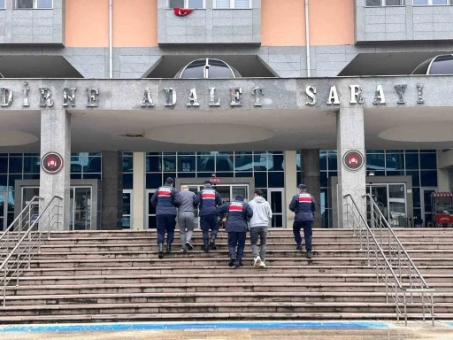 Edirne&rsquo;de uyuşturucu su&ccedil;undan aranan 2 kişi tutuklandı
