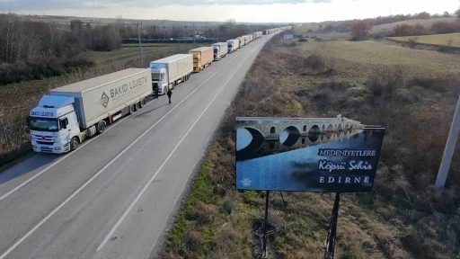 Edirne Hamzabeyli&rsquo;de 35 kilometrelik tır kuyruğu