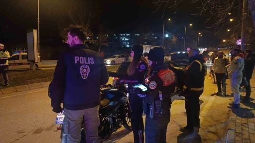 Edirne polisinden yılbaşı &ouml;ncesi sıkı denetim
