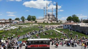 Edirne Selimiye Meydanı&rsquo;na turist akını