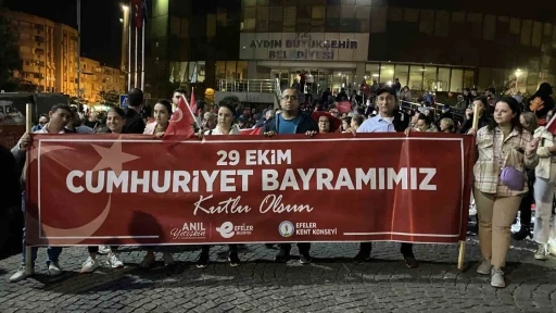 Efeler Belediyesi, &lsquo;Cumhuriyet Bayramı&rsquo;nı fener alayı ile ta&ccedil;landırdı
