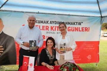 Efeler&rsquo;de kitap fuarı 9&rsquo;uncu g&uuml;n&uuml;nde devam etti
