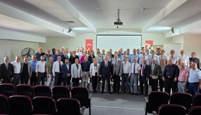 Efeler&rsquo;de &ouml;ğretmenlere yapay zeka eğitimi verildi
