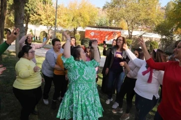 Efeler Down Kafe &ouml;zel &ccedil;ocukları ağırlamaya devam ediyor
