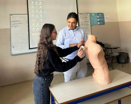 Egeli akademisyen yerli ve milli &ldquo;Akciğer ve Kalp Sesleri Eğitim Sim&uuml;lat&ouml;r&uuml;&rdquo;n&uuml; eğitime kazandırdı
