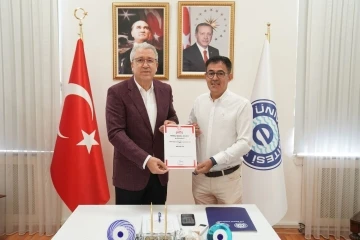 Egeli bilim insanı Prof. Dr. Arif Behi&ccedil; Tekin, tarımsal verimliliği artıracak insansız kara aracı geliştirdi
