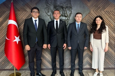 Egeli Gen&ccedil; İş İnsanları Paris'e &Ccedil;ıkarma Yaptı