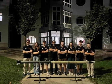 Egeli &ouml;ğrencilerin tasarladığı roket TEKNOFEST kapsamında başarıyla fırlatıldı
