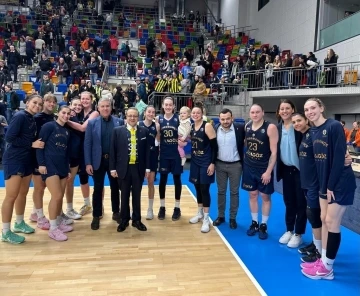 Egemen Bağış, Prag&rsquo;da Fenerbah&ccedil;e&rsquo;yi yalnız bırakmadı
