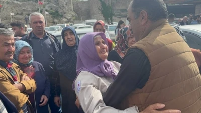 Eğirdir&rsquo;de dualar semaya, hacı adayları kutsal topraklara g&ouml;zyaşlarıyla uğurlandı
