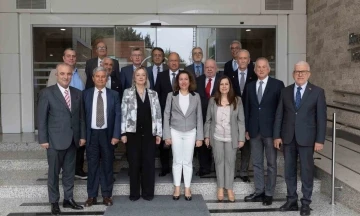 Eğitim i&ccedil;in diplomatik zirve
