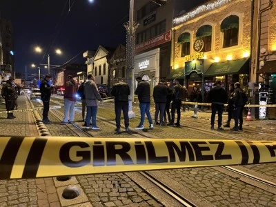 Eğlence mekanına uzun namlulu silahlarla saldırı: 3 &ouml;l&uuml;, 2 yaralı!