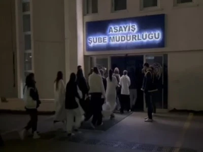 Eğlence mekanlarına baskın; 47 yabancı uyruklu kadın sınır dışı edildi