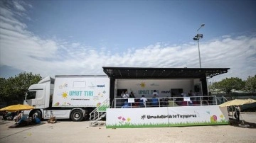 Eğlenceli at&ouml;lyelerle donatılan "Umut Tırı" depremzede &ccedil;ocuklar i&ccedil;in yollarda