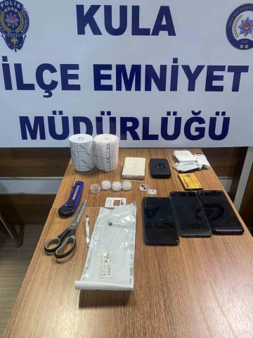 Ehliyet sınavına d&uuml;zenekle girecekti, polisin dikkati sayesinde yakalandı
